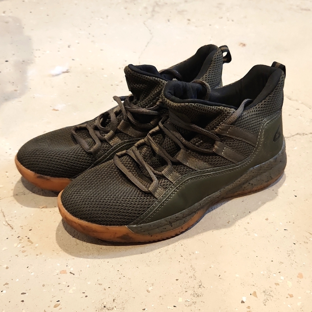 Dark Green Sneaker Size 7